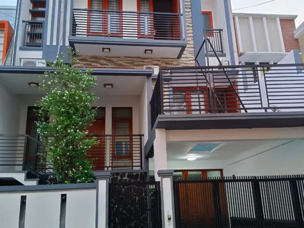 Dijual / Disewakan Hunian Mewah Full Furnish 4 Lantai di Cluster Palmerah Residence, Jakarta Barat
