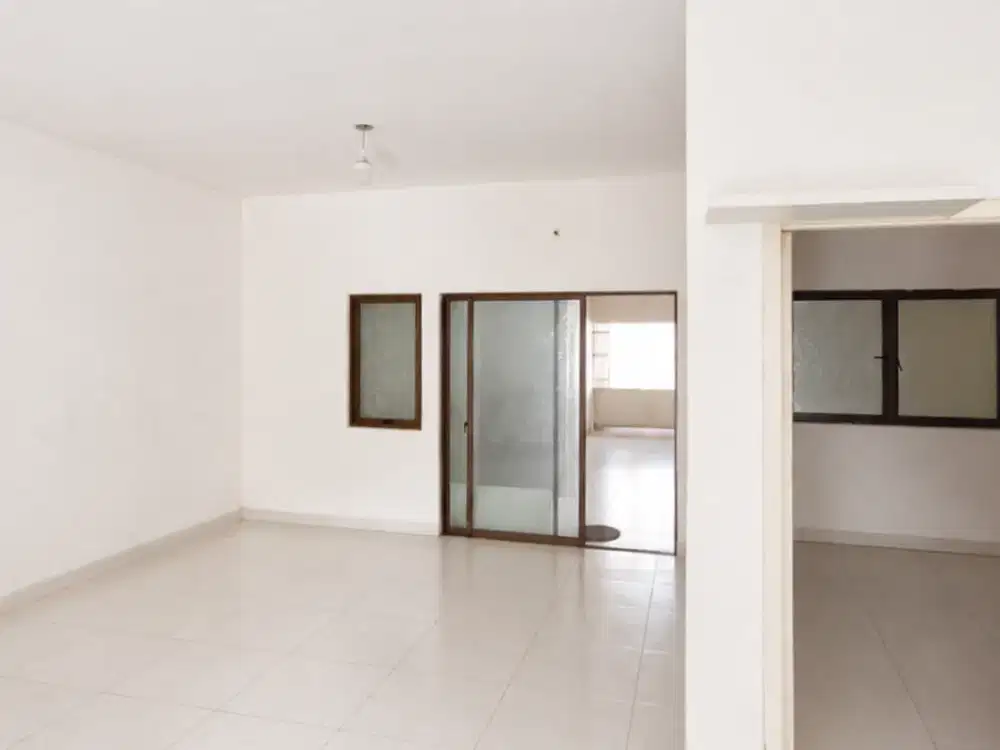 Rumah 2lt luas 7,5x28 210meter 4KT Cluster Alamanda JGC Jakarta Garden City