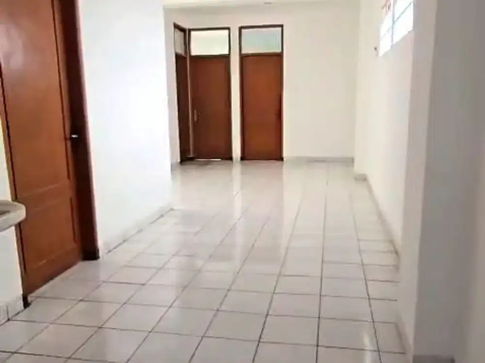 Ruang Usaha 3 Lantai Strategis Siap Pakai di Pasirluyu Regol