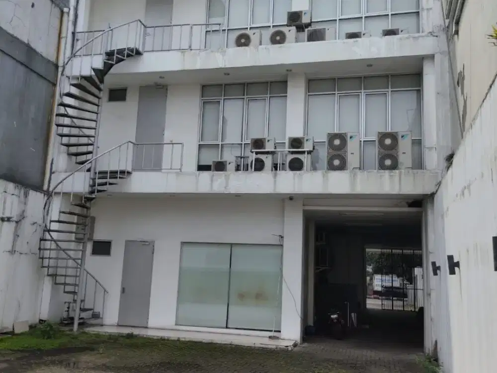 Gedung 3 Lantai Strategis di Mainroad Dago Bandung