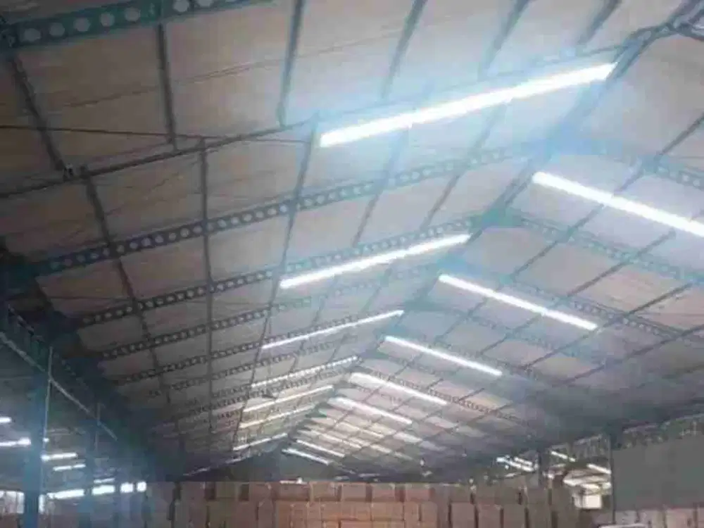 Sewa Gudang Sememi Surabaya. Lantai Cor dan Paving. Bagus. Siap Pakai