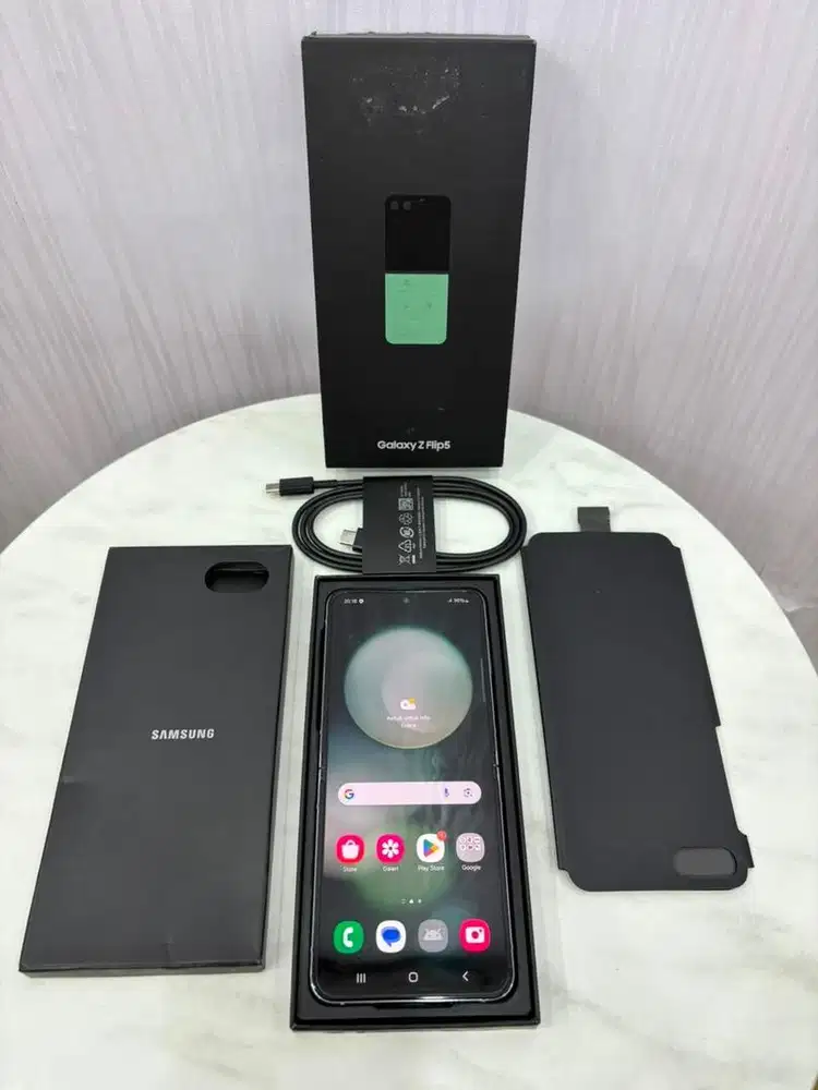 SAMSUNG GALAXY Z FLIP5 256 LIKE NEW