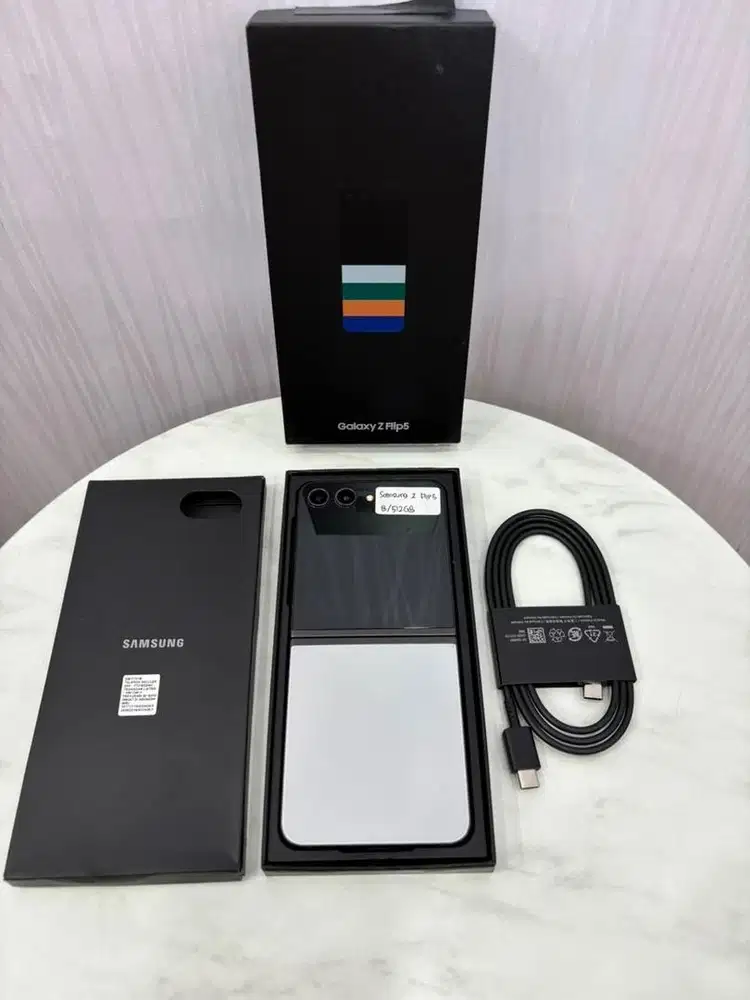 SAMSUNG GALAXY Z FLIP5 512GB EX SEIN LIKE NEW