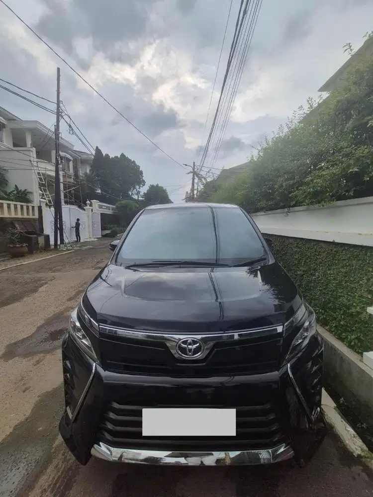 Toyota Voxy 2020 Bensin 17 ribu km (sangat rendah)