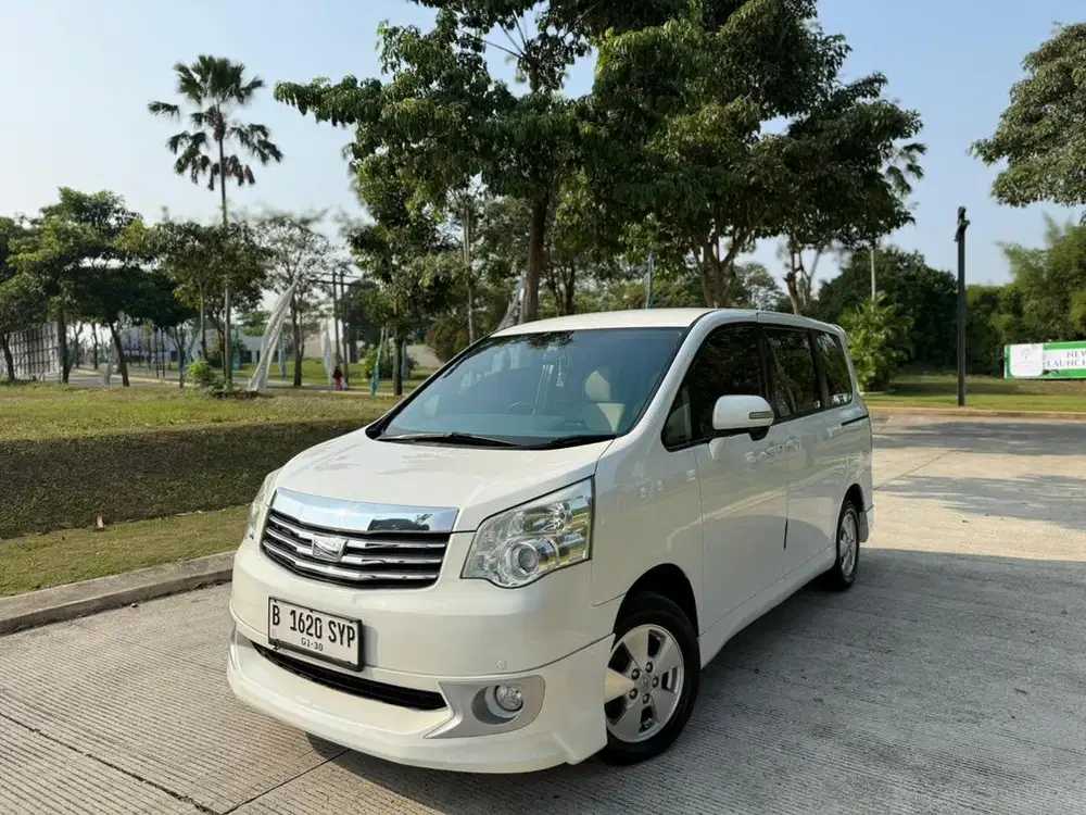 Toyota Nav1 2.0 V Automatic 2013 Putih