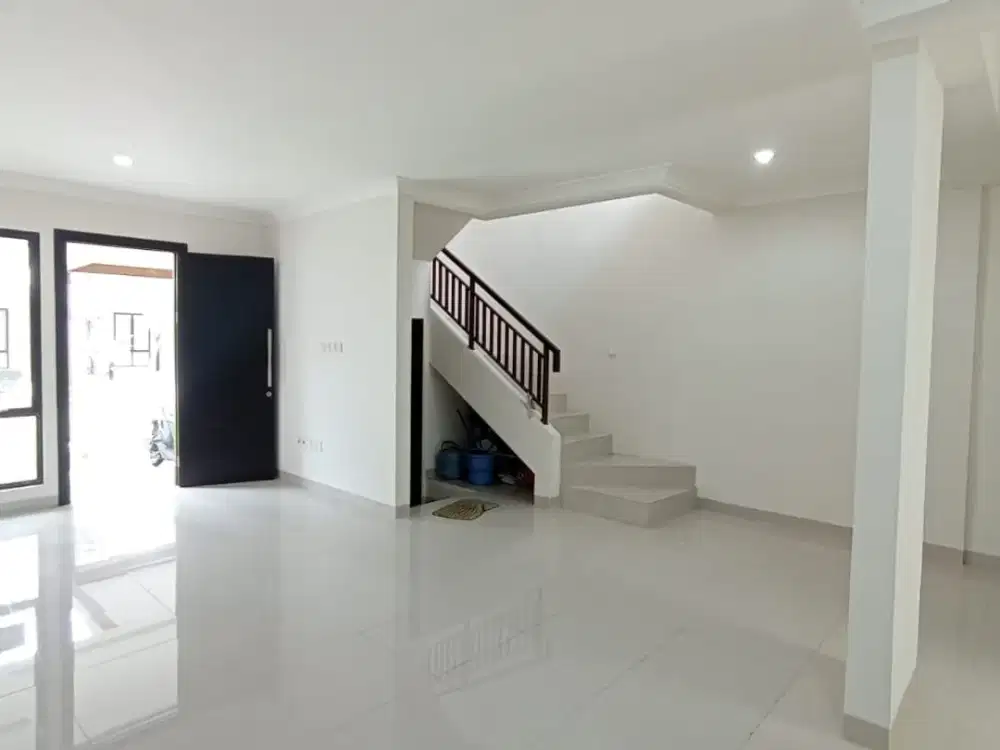 Dijual /sewakan Rumah Bagus Siap huni sudah Renov di Podomoro