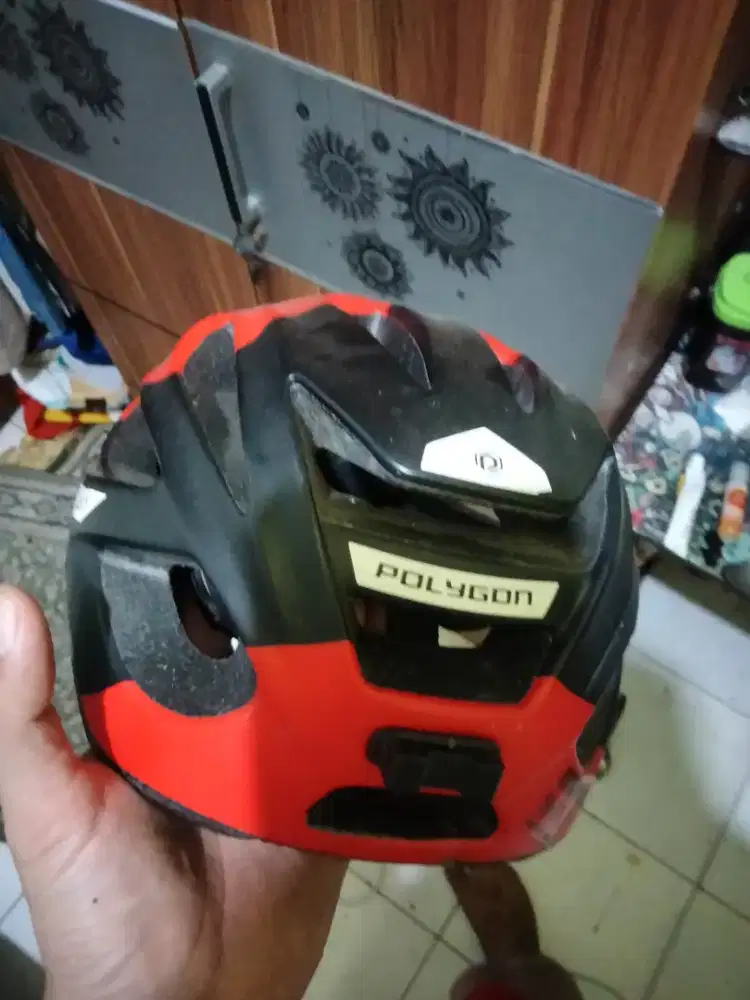 Helm sepeda Polygon