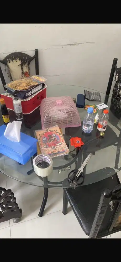meja makan kondisi apa adanya