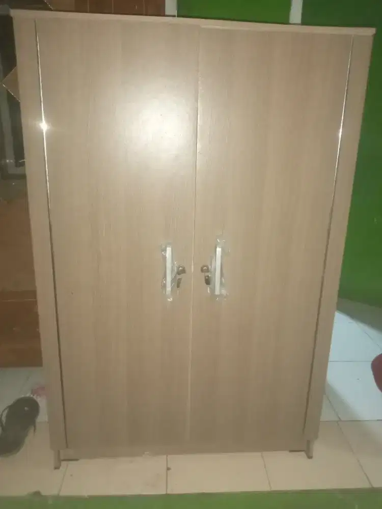 Lemari pakaian 2 pintu