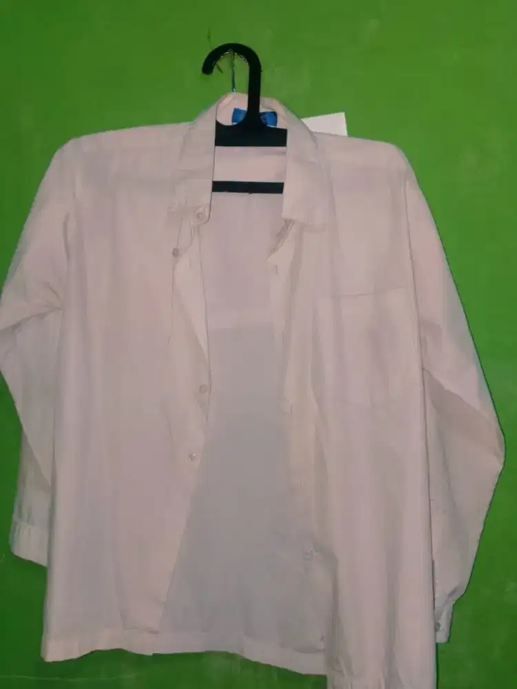 kemeja wanita putih