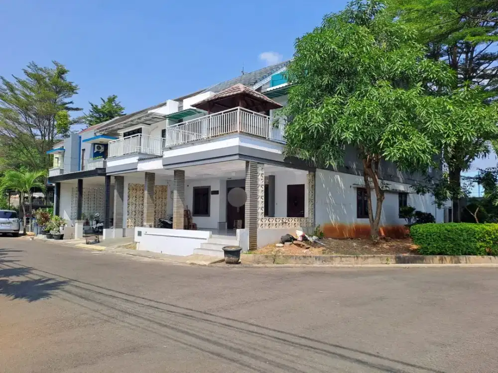 Disewakan/Dijual rumah 3 lantai di cluster Harmoni. Harapan Indah. Bekasi