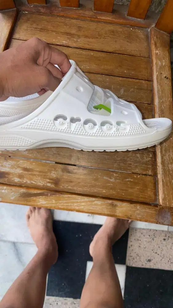 menjual sendal crocs new original