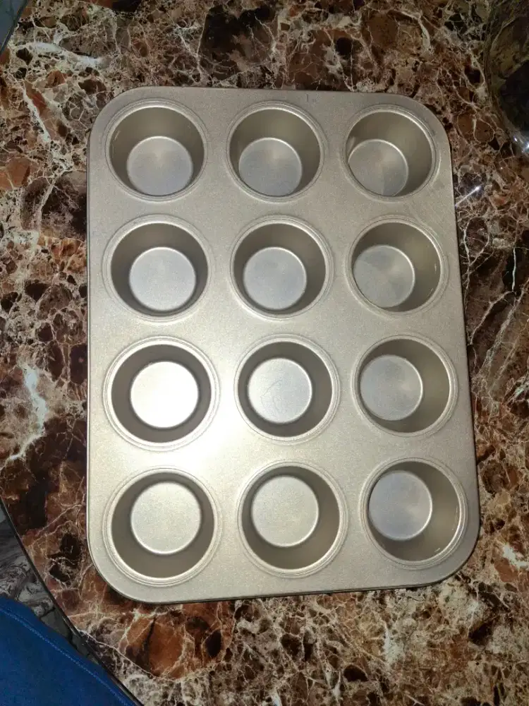 Loyang Cupcake 12 Lubang Anti Lengket