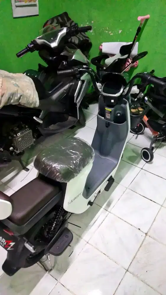 Jual cepat Sepeda listrik LARIZZ L3 PUTIH