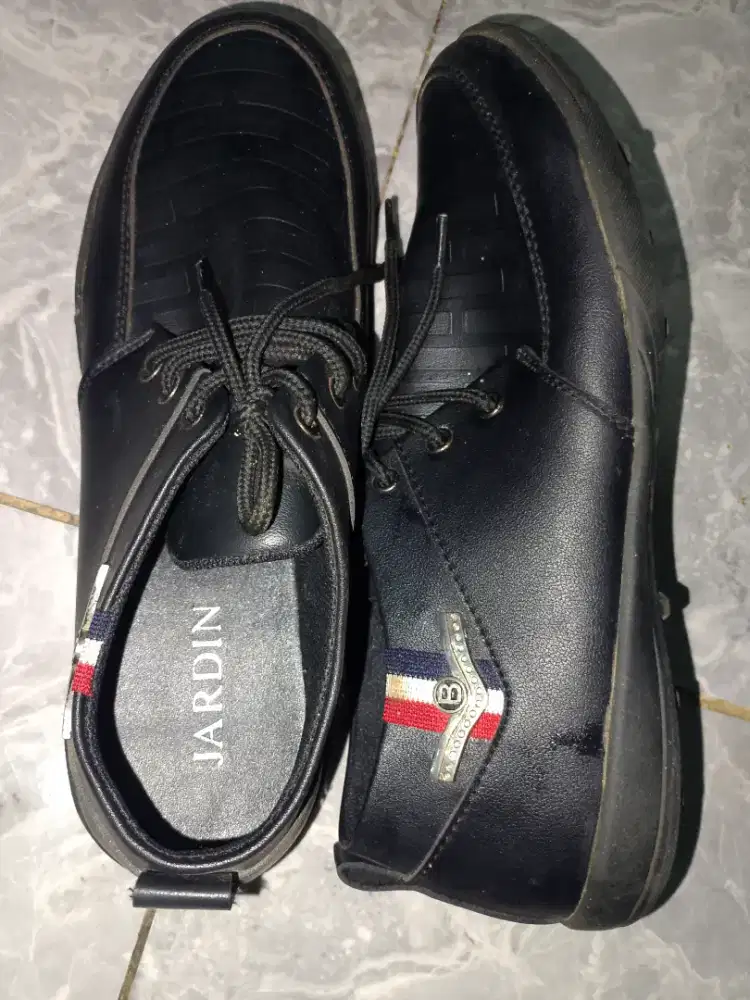 Sepatu pria SZ 43