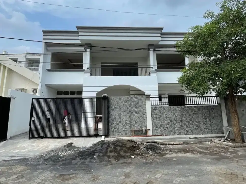 Rumah On Progress Manyar kertoadi Dekat merr , Listrik 4400 Carport 1 garasi 1  Pompa include