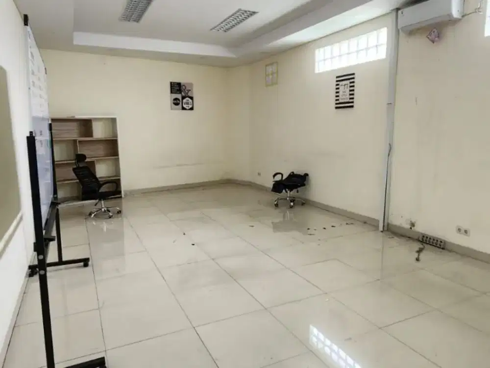 DIJUAL/DISEWAKAN 2 RUKO MAINROAD SUDIRMAN 3 Lantai bandung RS