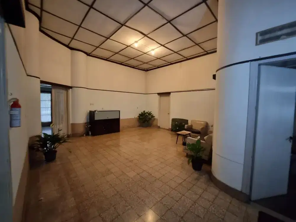 DIJUAL DAN DISEWAKAN RUMAH KLASIK BANGUNAN KOLONIAL BELANDA HOOK DAERAH DAGO BANDUNG