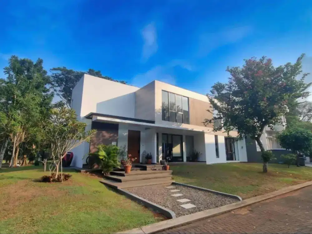 Rumah Mewah Huk Taman Luas di Cluster Vermont BSD City