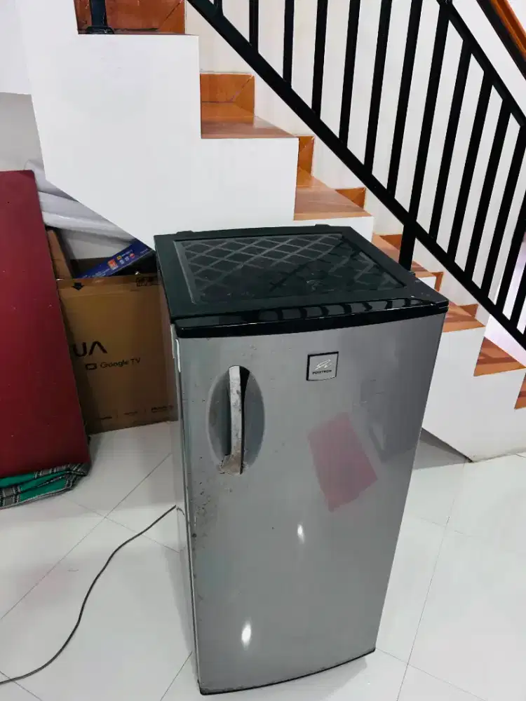 Kulkas merk Polytron