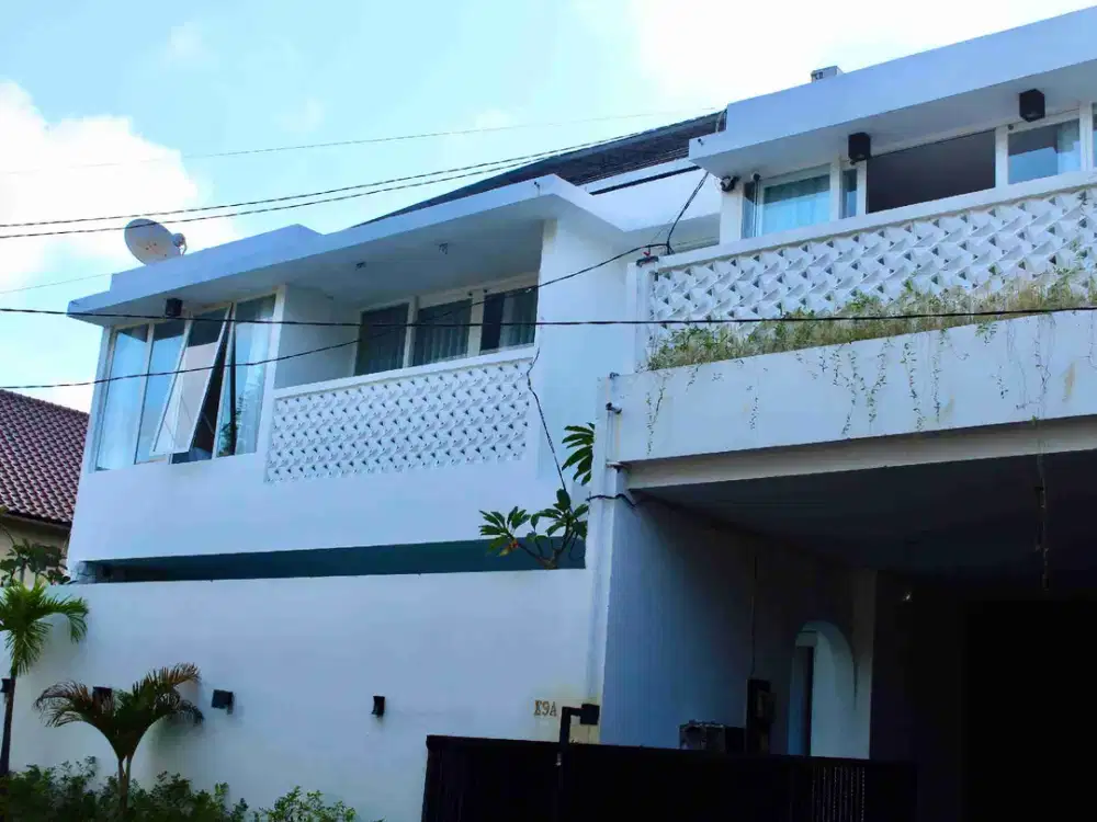DI JUAL DAN DI SEWAKAN RUMAH SEMI VILLA YANG TERLETAK DI KAWASAN IMAM BONJOL DENPASAR SELATAN