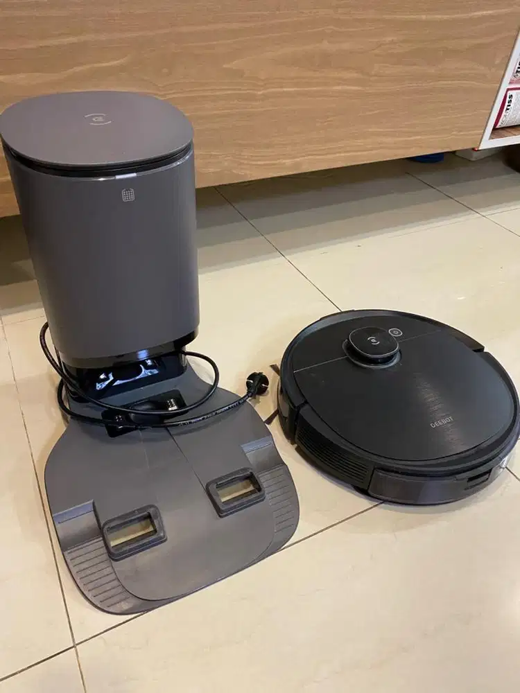 Robot Vacuum ECOVACS DEEBOT OZMO 8 AIVI + Auto Empty Station - Lengkap