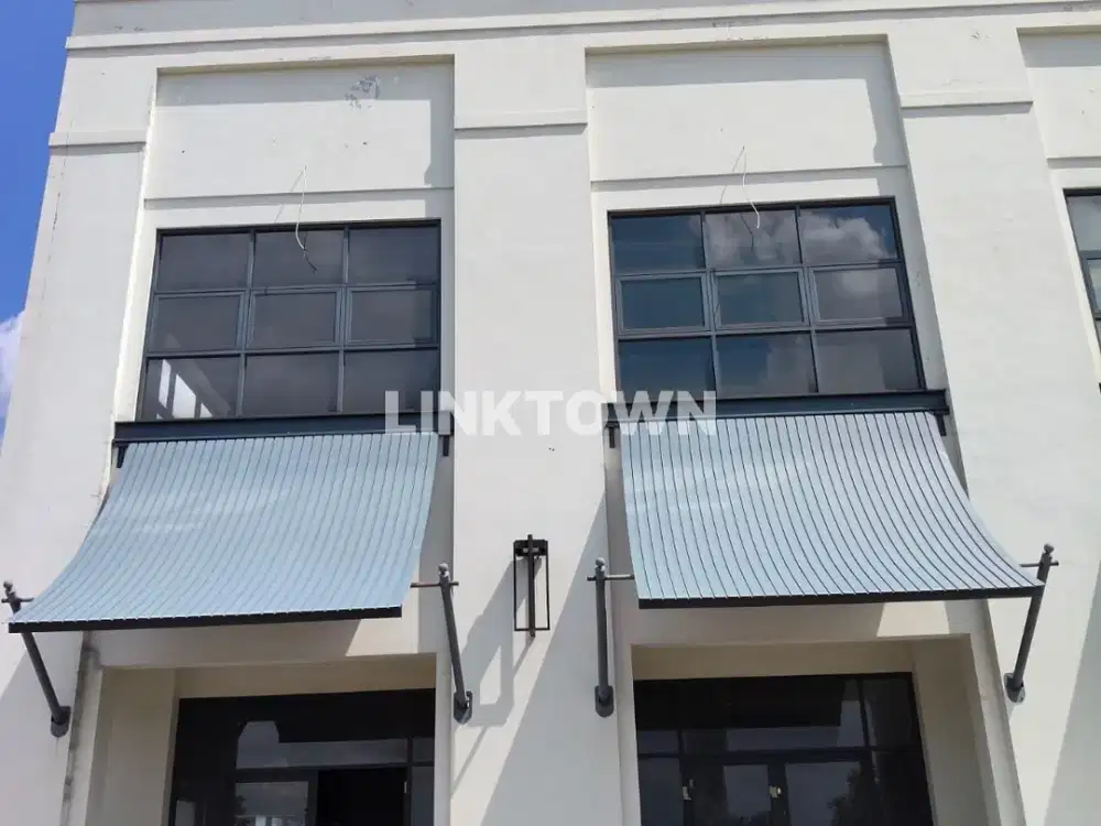 Ruko 2 Lantai Nego Row Jalan Sangat Lebar di Royal Residence