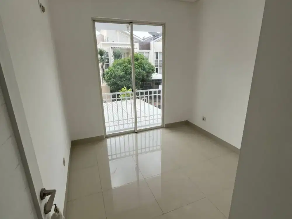DIJUAL & DISEWAKAN: Rumah Mewah 2,5 Lantai Split Level di Mandara Permai, PIK – SHM dan Hadap Utara