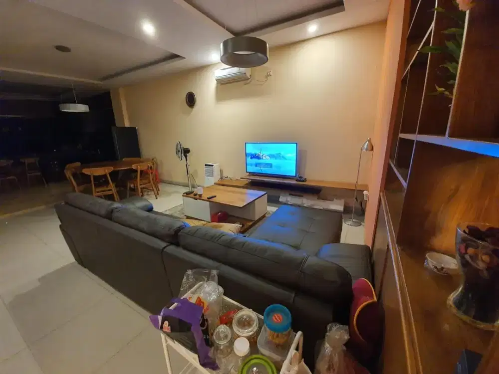 Dijual & Disewakan: Rumah Premium 2,5 Lantai + Penthouse Master Bedroom di Golf Lake Residence (Victoria Hills)