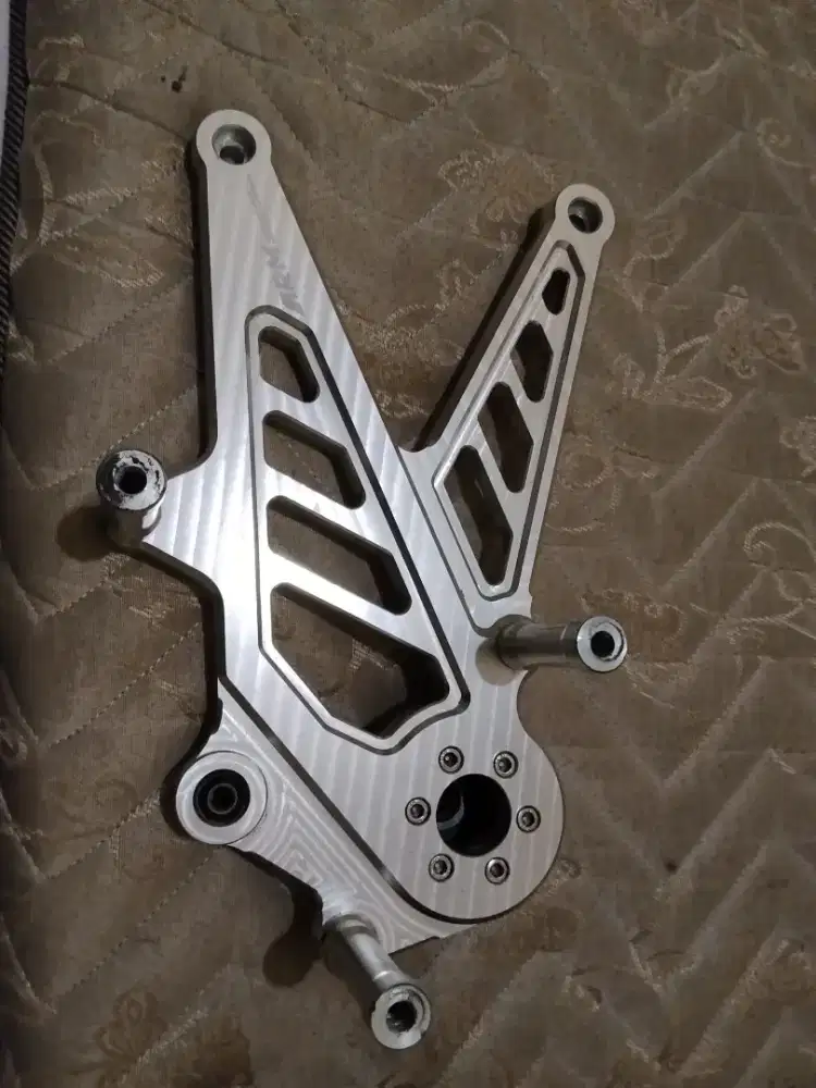 Jual swing arm merk arumi aerox new