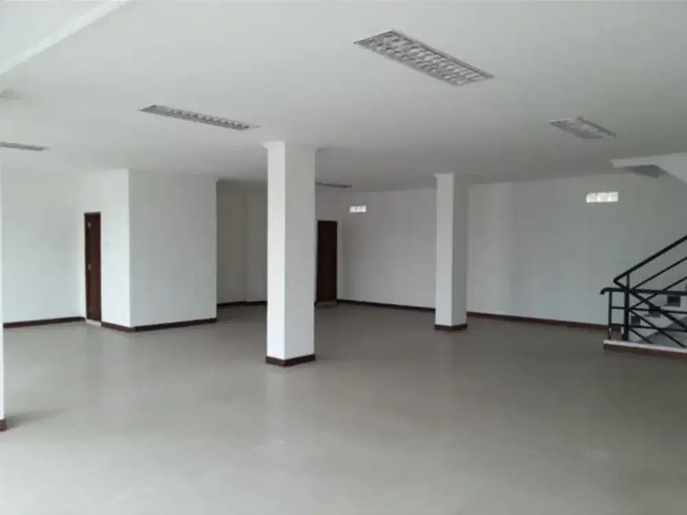 RUKO GANDENG 4 1/2 LT PINGGIR JALAN PANJANG KEBON JERUK JAKARTA BARAT