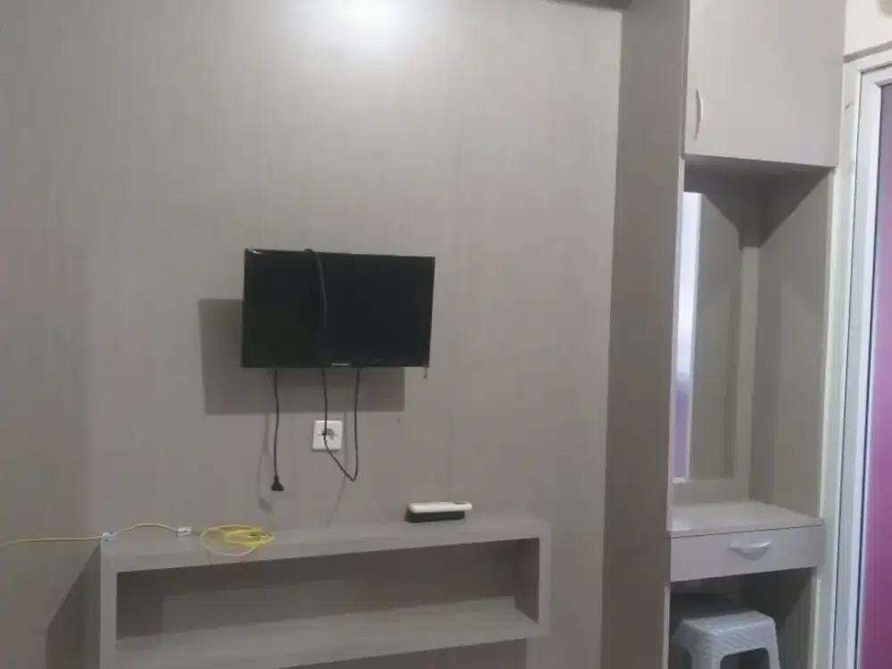 The green pramuka apartment residence unit studio full furnished tower mall baca deskripsi