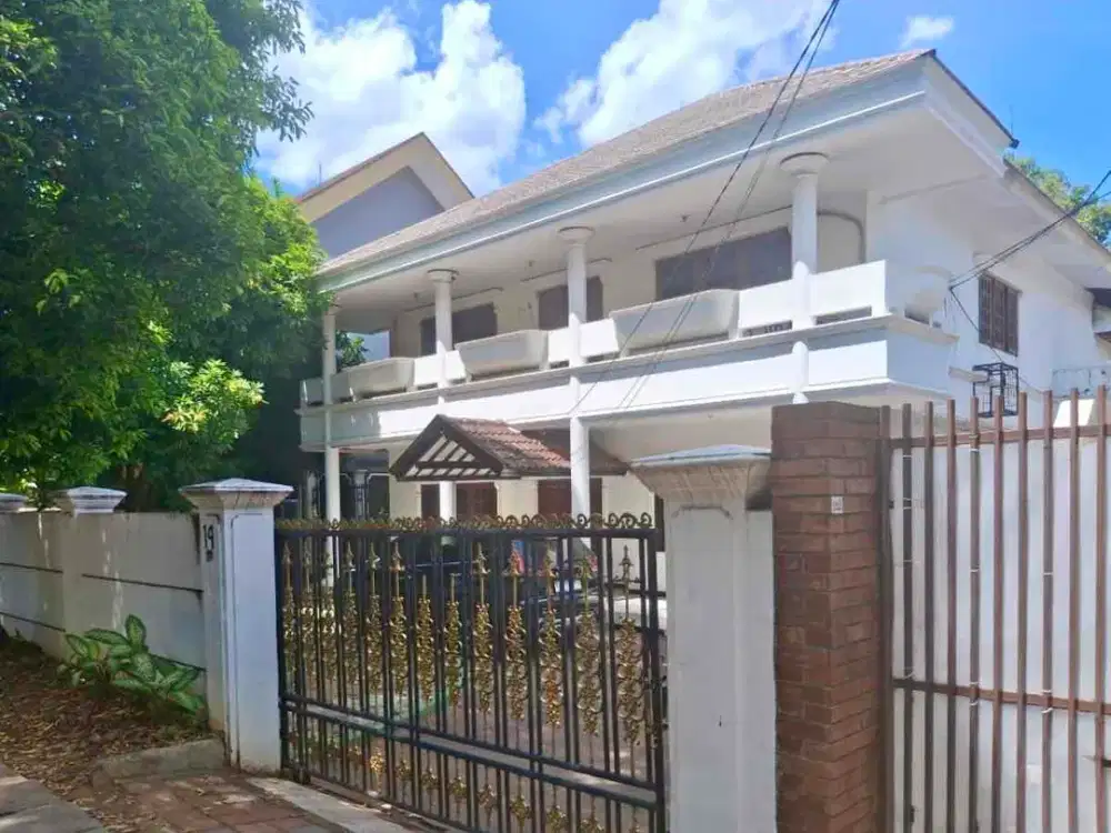 Sewa/Jual Rumah LT955m2 Luas Strategis Bisa Komersial/Rumah Diplomat di Cikini