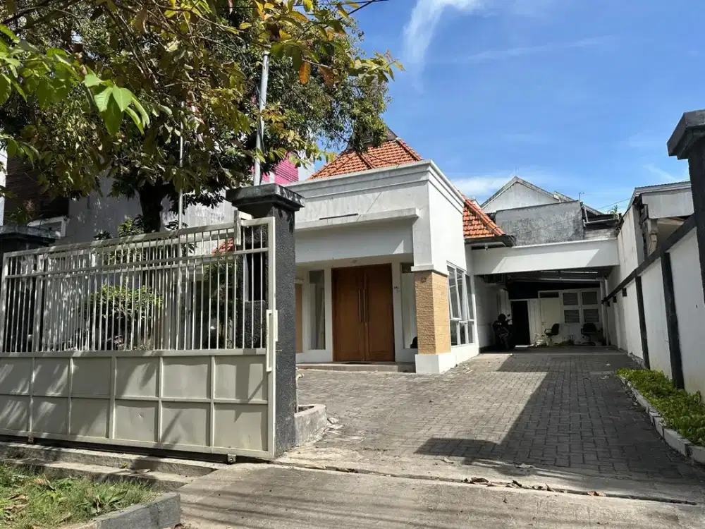 JUAL / SEWAKAN RUMAH DI JALAN BAWEAN SURABAYA , COCOK UNTUK USAHA / KANTOR .