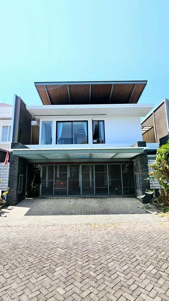 DIJUAL RUMAH MEWAH VILLA ROYAL SEMI FURNISH PAKUWON CITY!