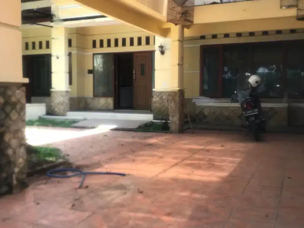 Rumah 1 lantai siap huni , strategis ,boleh untuk usaha kota Bandung