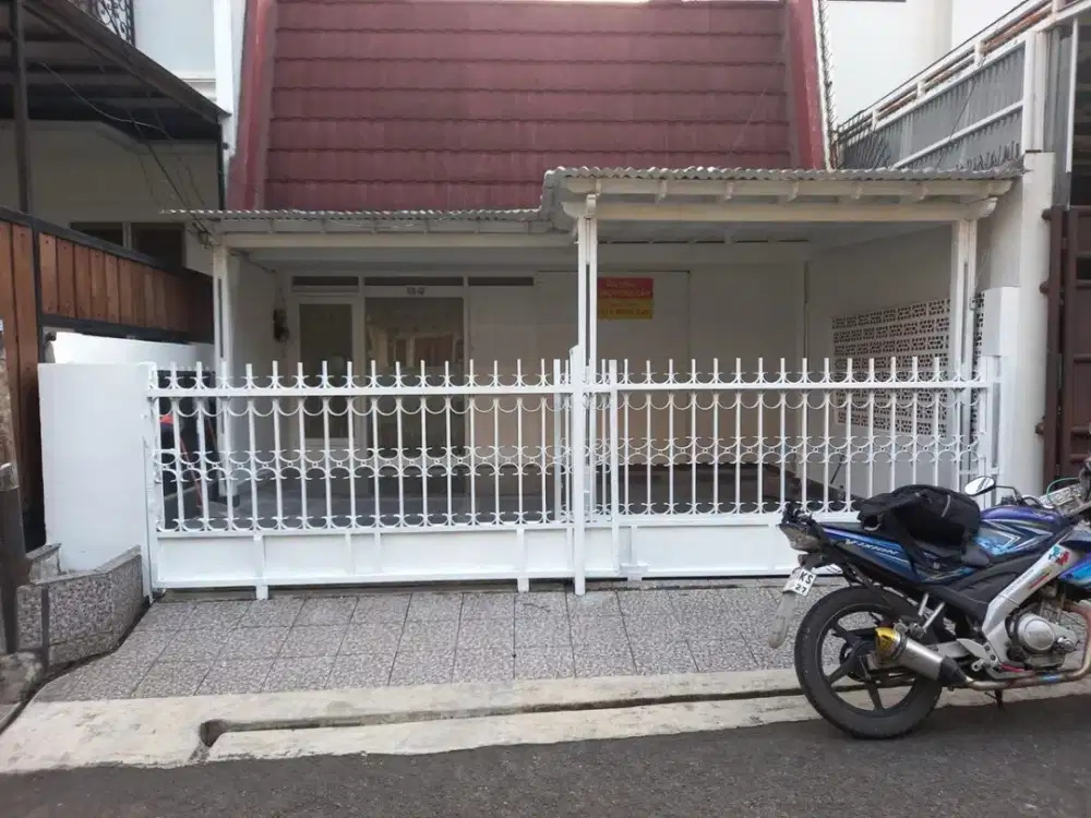 RUMAH DIJUAL /SEWA DI JL PINANG EMAS  PONDOK INDAH JAKARTA SELATAN