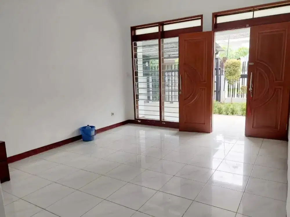 Disewakan & Dijual Rumah Asri 1 lantai di Kayu Putih
