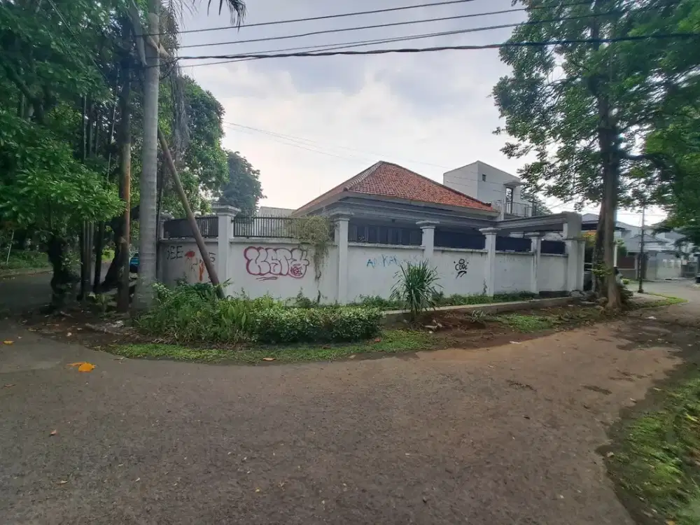 Rumah  Pusat kota Jl Ry Ambengan hook jl Kesumba Taman Paliatif , Cocok buat usaha