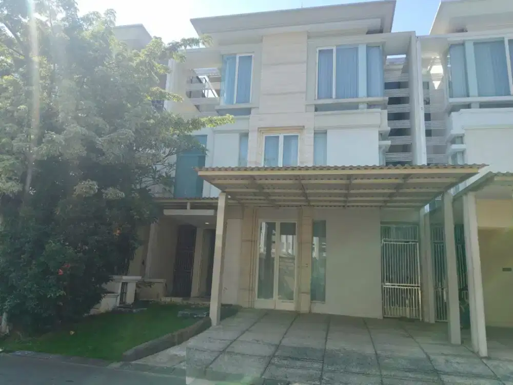 3 Lantai Rumah La Riz Embassy, Pakuwon Indah bisa Nego