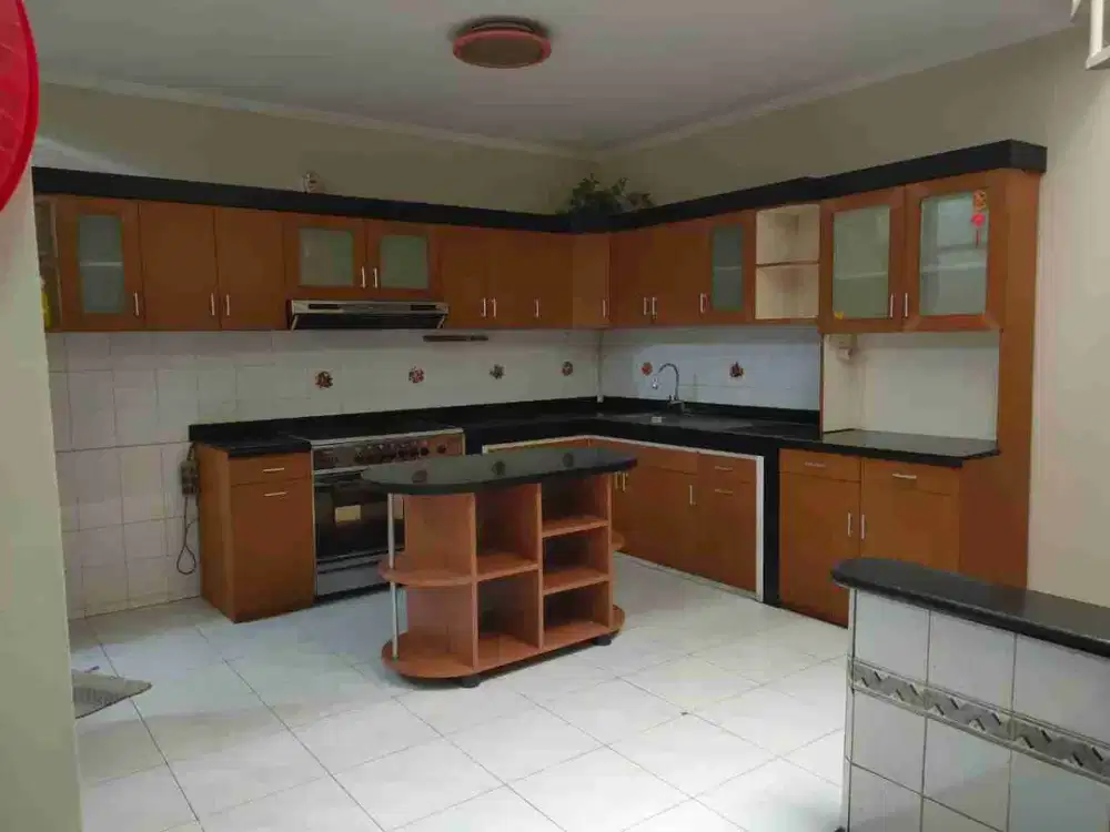 Jual / Sewa Rumah Siap Huni Luas dan Nyaman