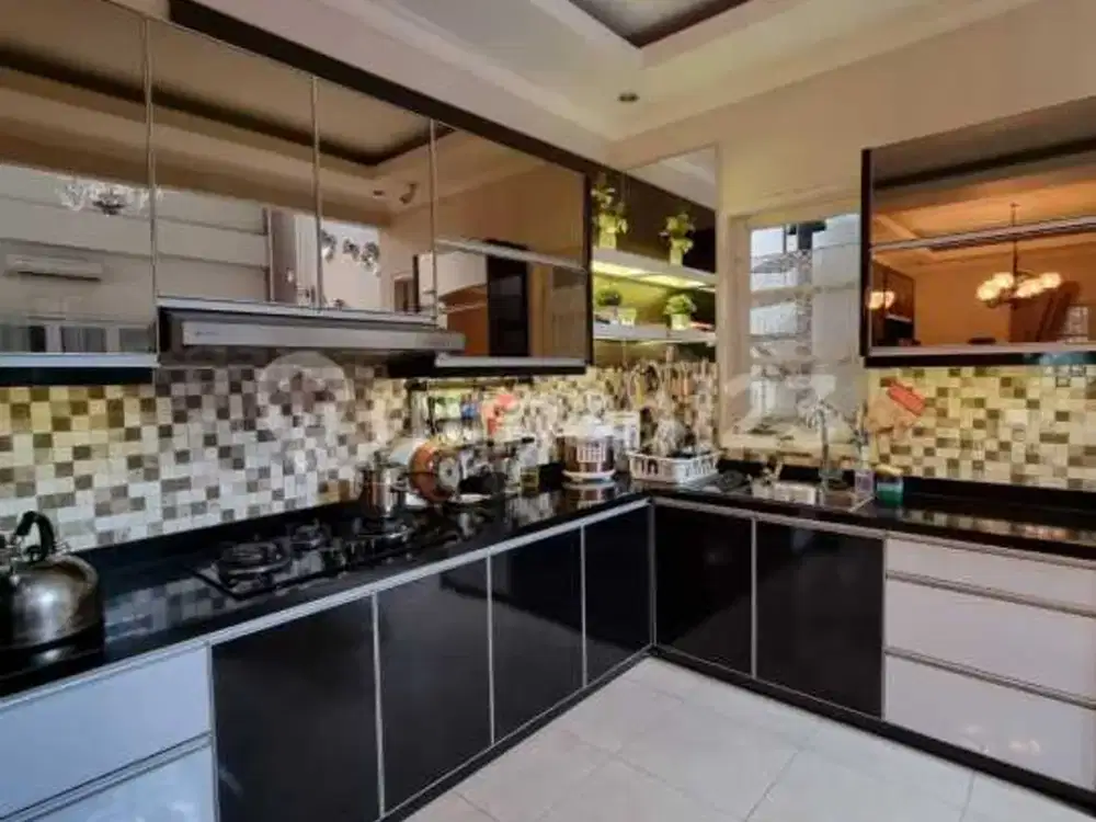 Rumah cantik  high ceiling rapi dan nyaman di Puspita loka BSD