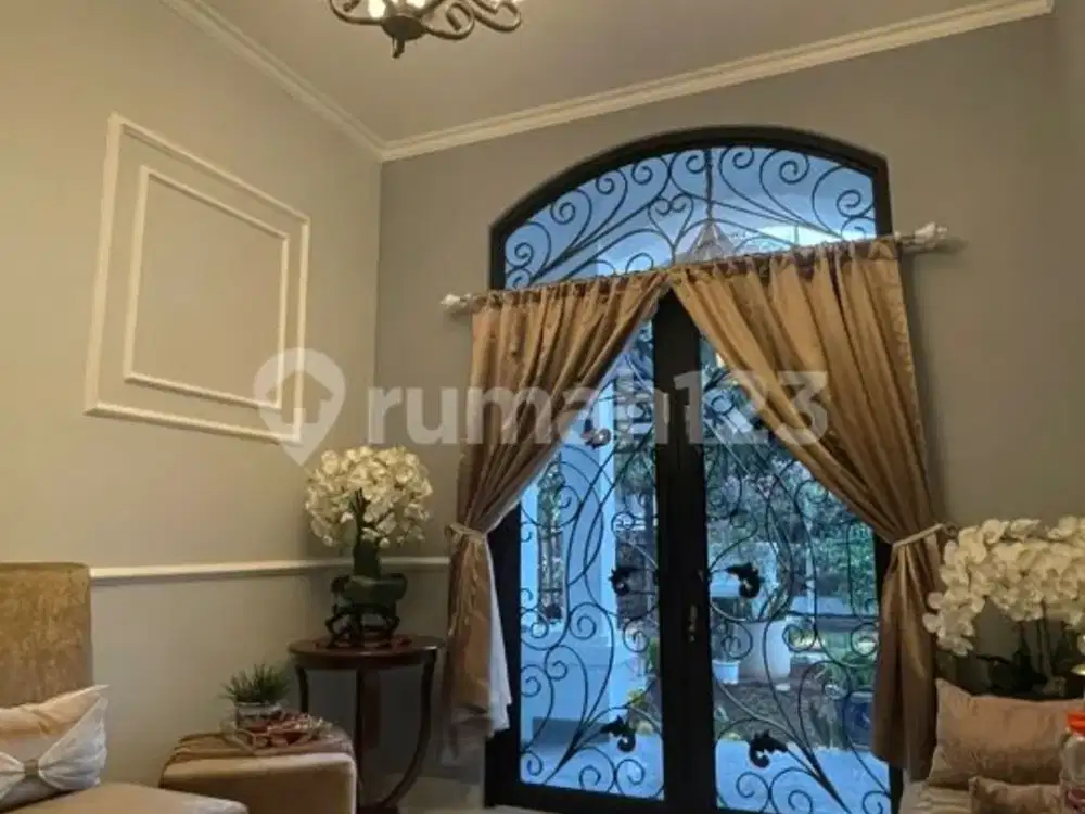 Rumah Mewah Klasik Baru Renovasi Lokasi Favorite Dekat Fasilitas Umum di BSD Puspita Loka
