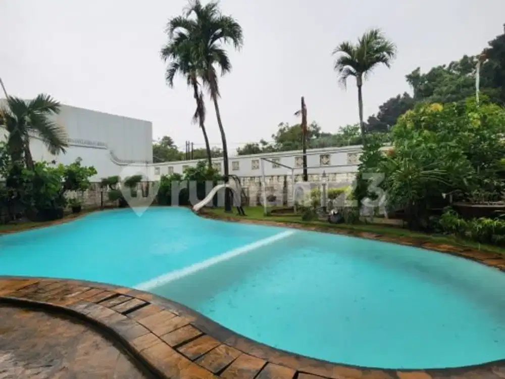 Rumah Ada Kolam Renang Mewah Di Pondok Indah