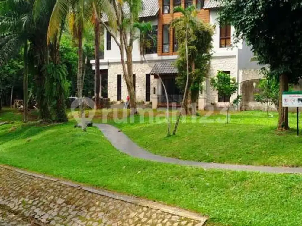 Rumah Resort Like Dengan Inner Courtyard Taman Besar Rindang Asri Tenang Modern Balinese Design Di Bsd