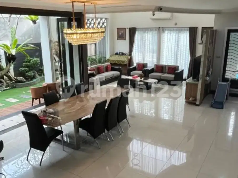 Rumah Mewah BSD The Green Ada Pool Taman Luas Harga Menarik