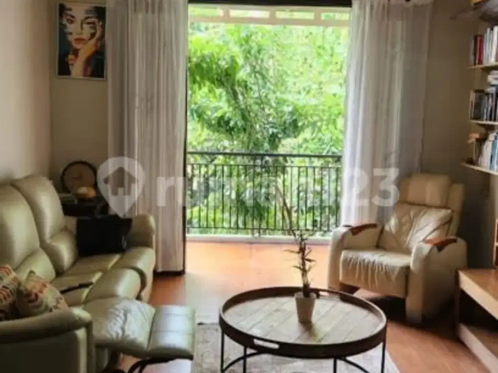 Rumah Halaman Depan Belakang Luas Lokasi Strategis Hijau Tentram Di Taman Telaga Golf di BSD
