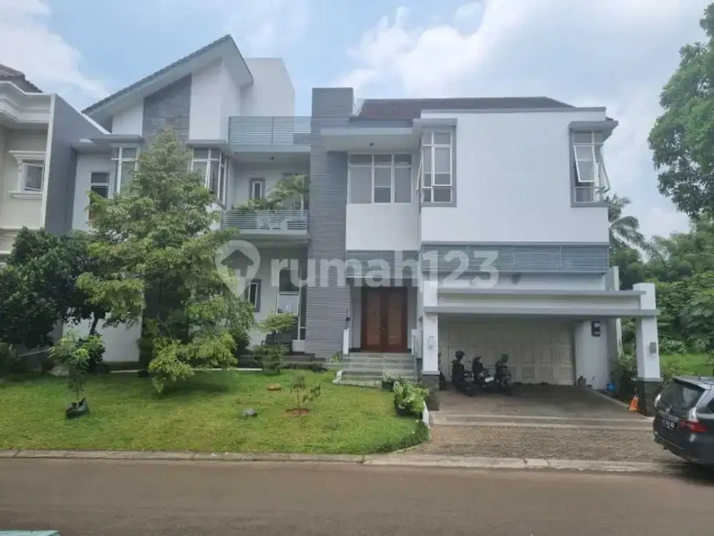 Rumah asri kawasan premium ada taman belakang luas di Telaga golf BSD