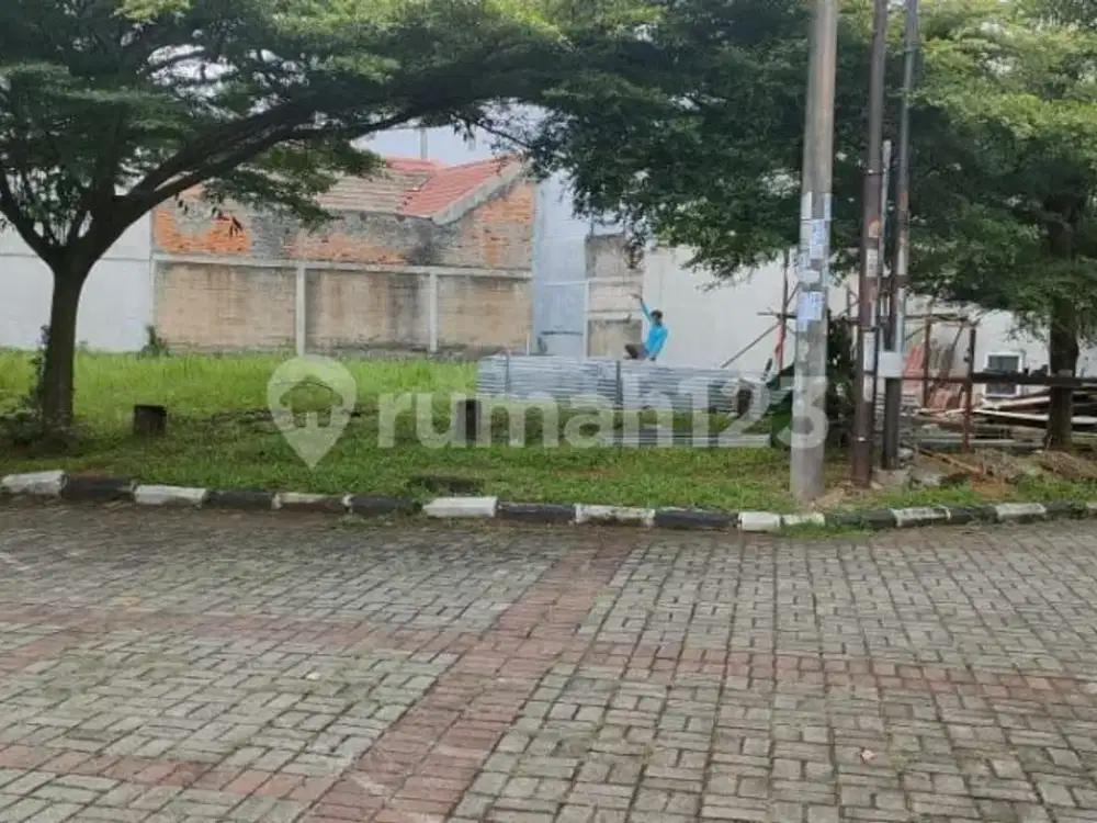 Tanah luas 366 m² cocok untuk tinggal dan kost selangkah dari jalan raya di Griya loka BSD