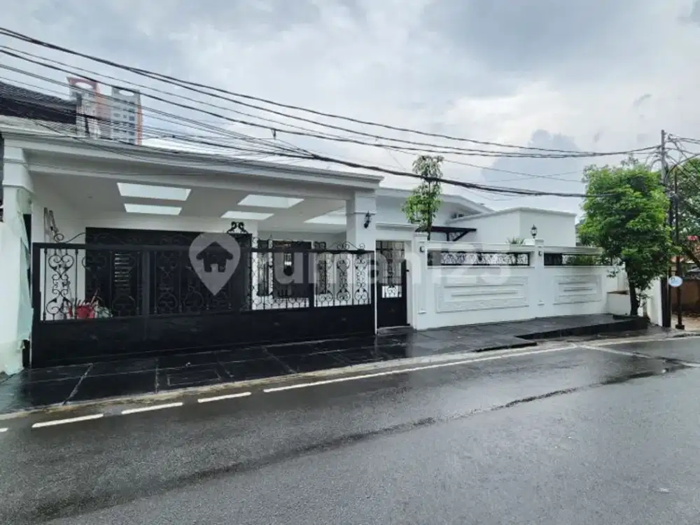 Rumah baru mewah ada taman depan samping belakang SHM Bagus di Cilandak